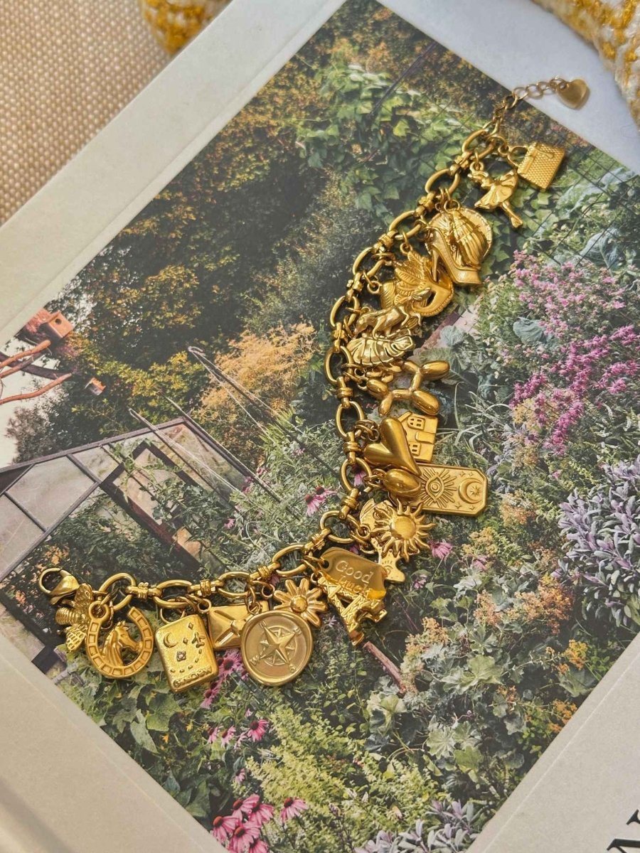 Golden Glamour Charm Armband - Meadory