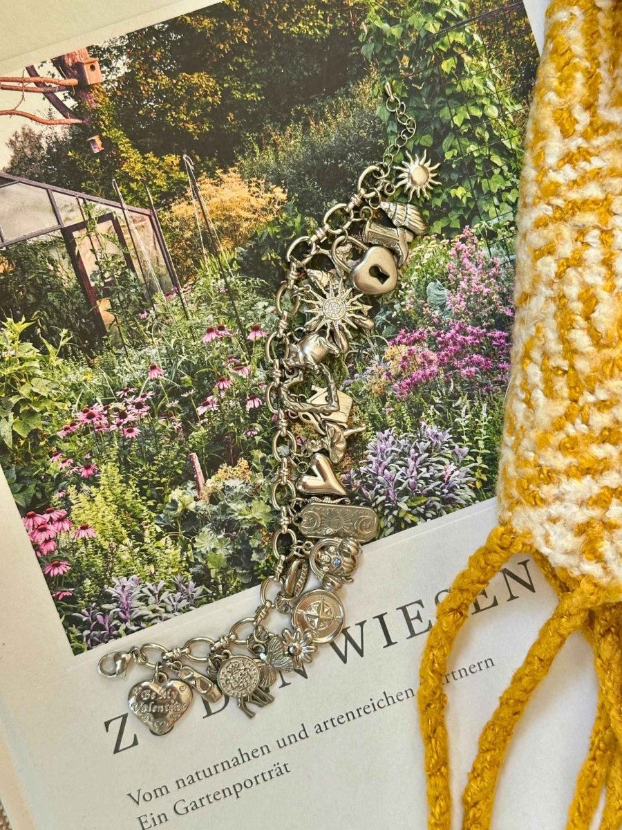 Silver Story Charm Armband - Meadory