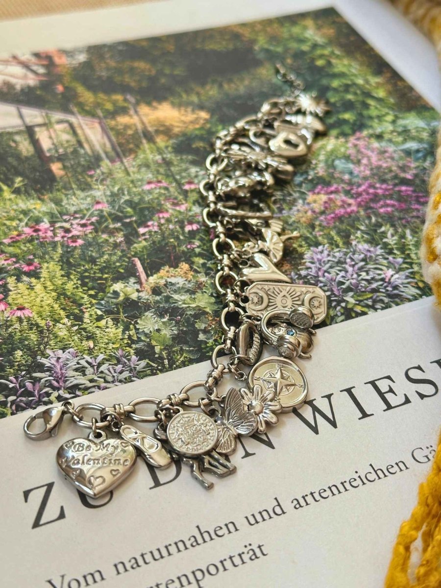 Silver Story Charm Armband - Meadory