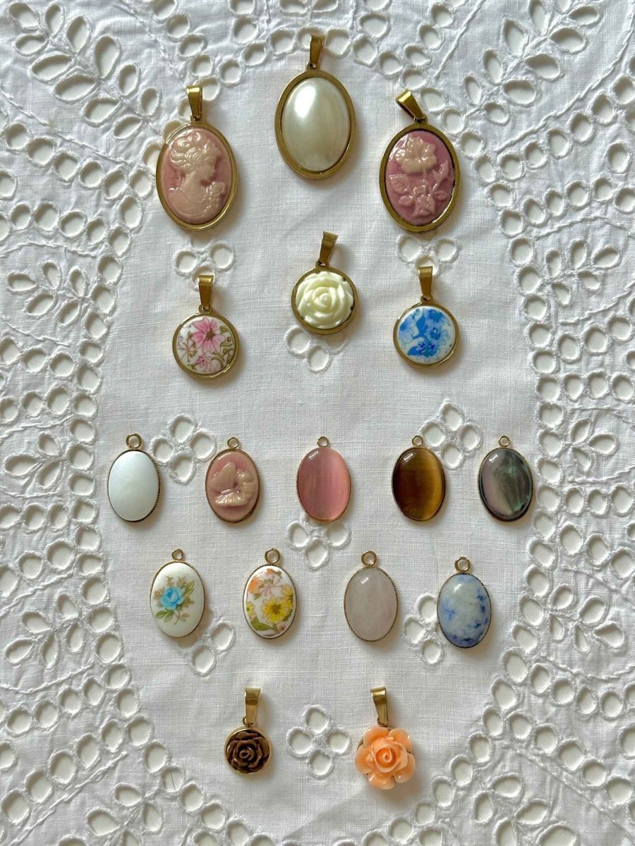 Vintage Weiße Blume Charm - Meadory