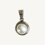 Vintage Weiße Perle Charm (klein) - Meadory
